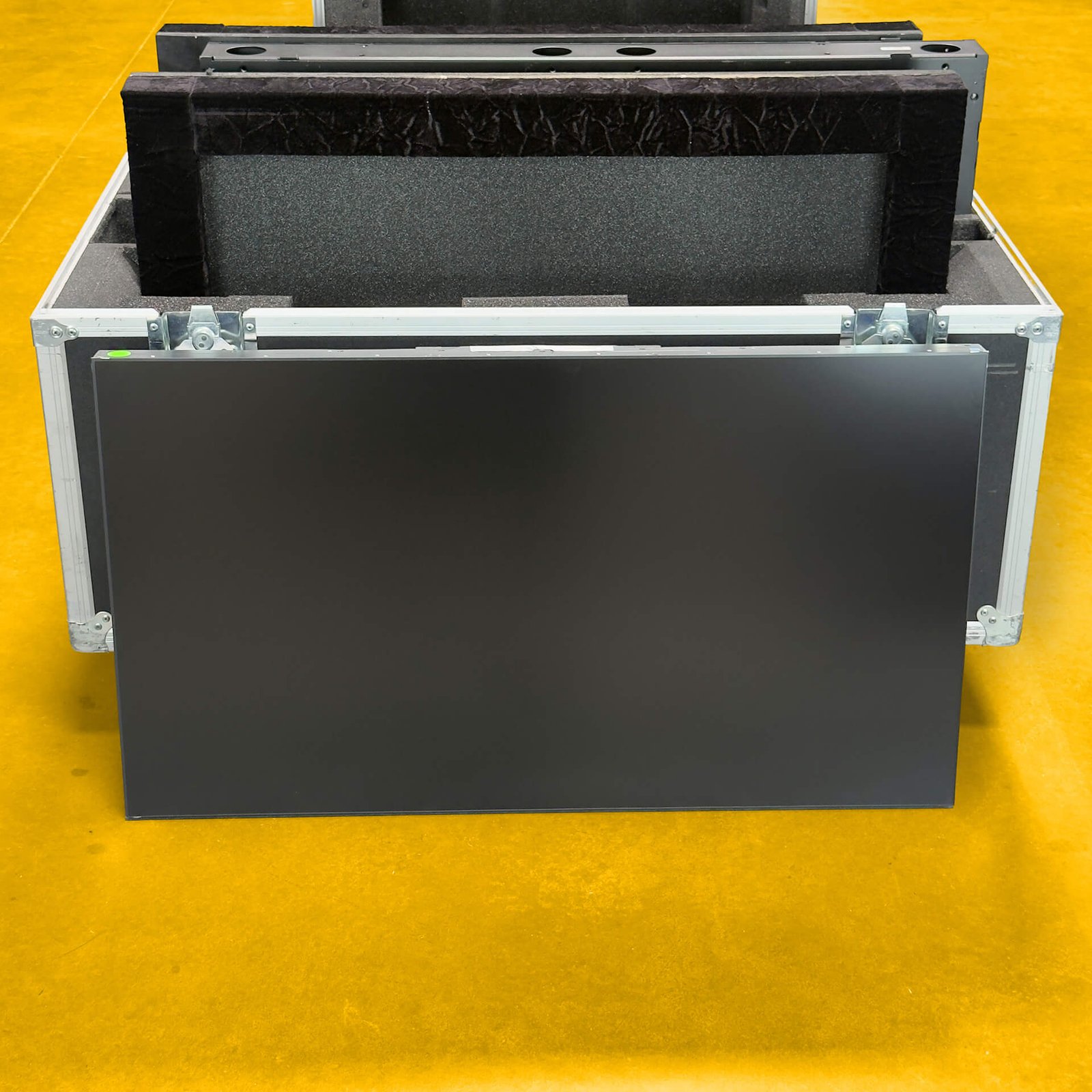 NEC 46" SEAMLESS MONITOR - SET OF 2